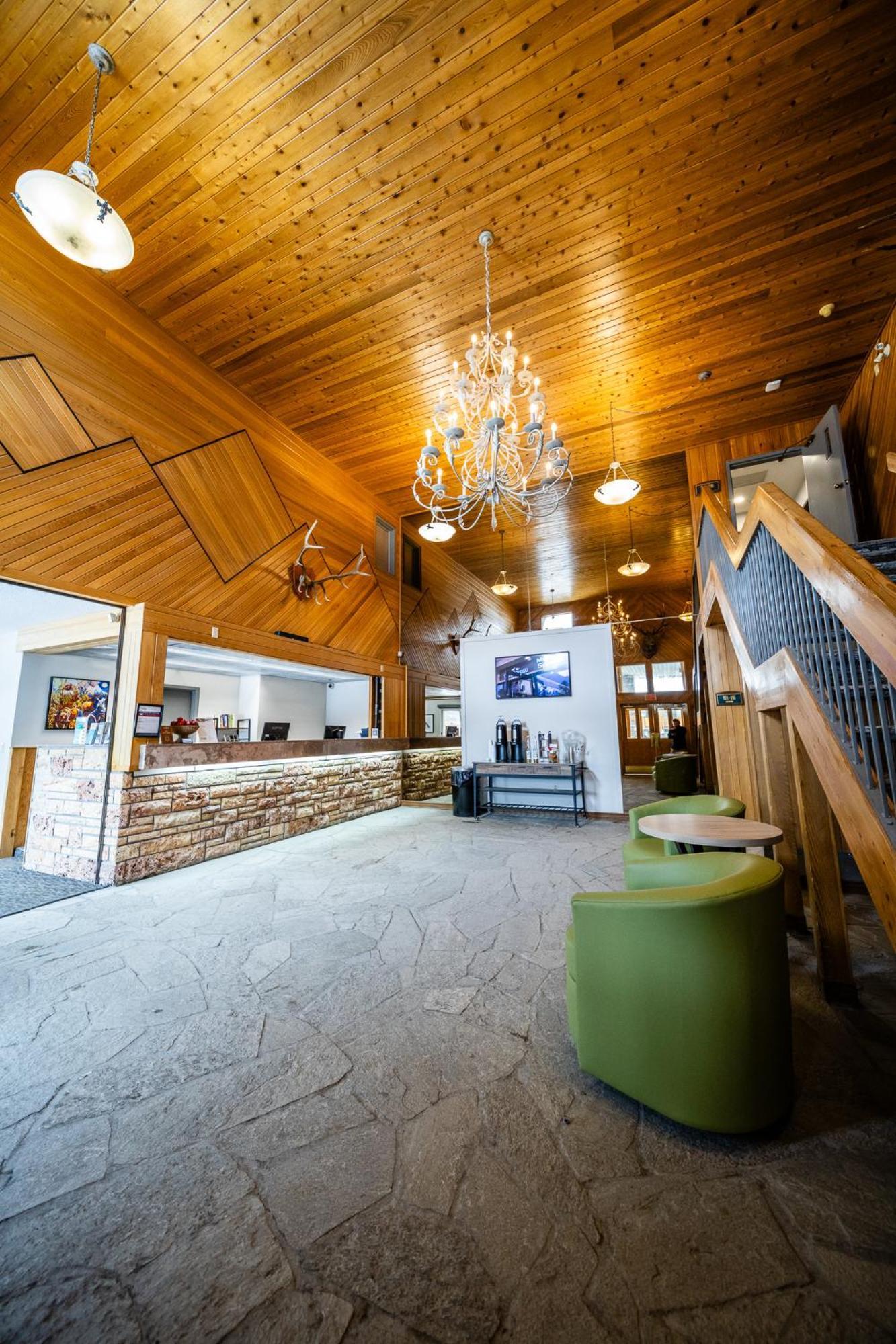 Mountaineer Lodge Lake Louise Εξωτερικό φωτογραφία